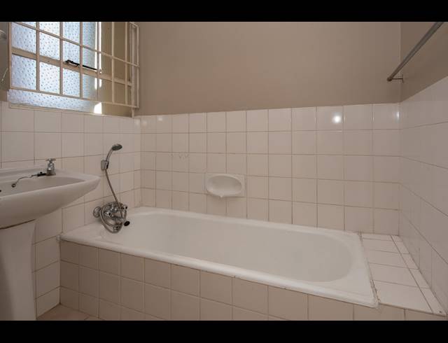 12 BEDROOM APARTMENT BLOCK FOR SALE IN ROSETTENVILLE